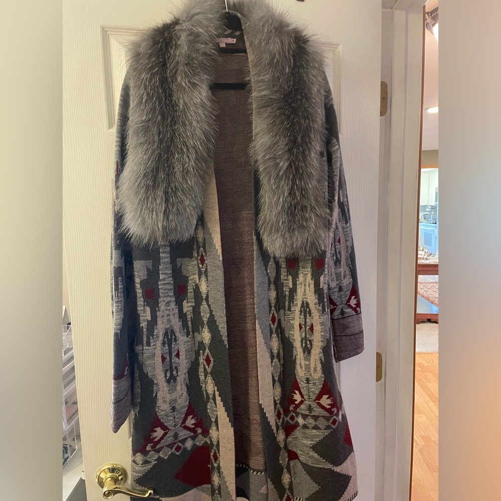 Beautiful CALYPSO St. Barth COLLECTION sweater with detachable real fox fur